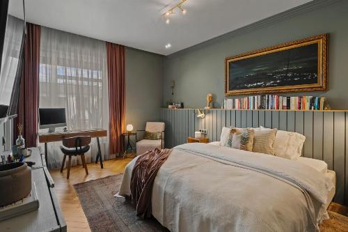 Spectacular Penthouse with Lake View / Laguna Residence 14