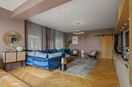 Spectacular Penthouse with Lake View / Laguna Residence 3