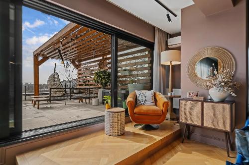 Spectacular Penthouse with Lake View / Laguna Residence 6