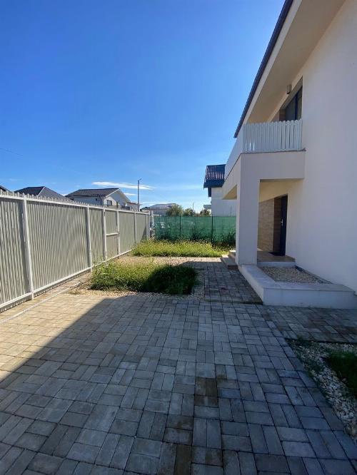 Chic villa located near the lake and park | Tunari 13