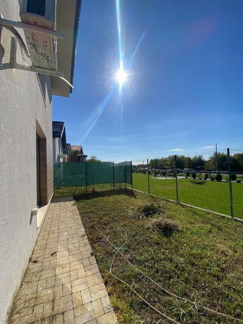 Chic villa located near the lake and park | Tunari 16