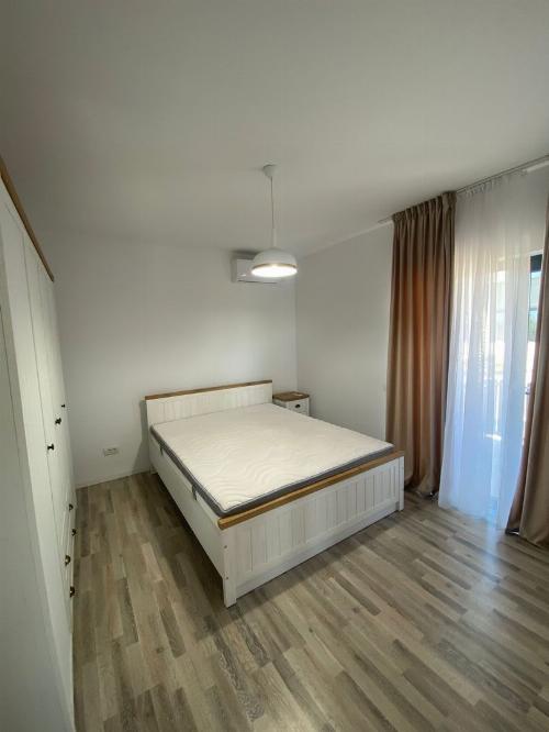 Chic villa located near the lake and park | Tunari 10