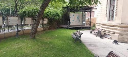 Piata Romana, vila de epoca pretabila activitatilor comerciale 2