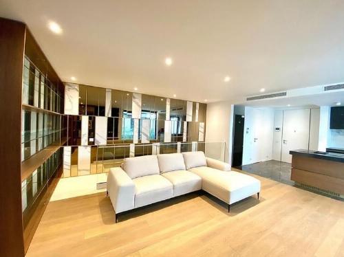 For rent 4 duplex rooms located in One Cherles de Gaulle 1