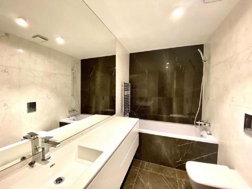 For rent 4 duplex rooms located in One Cherles de Gaulle 9