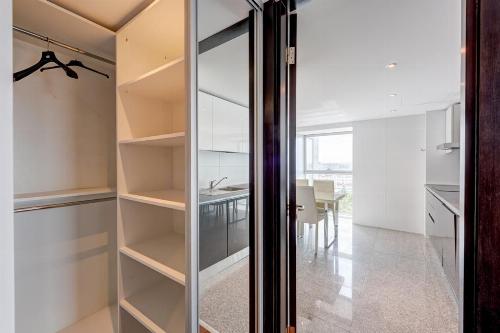Apartament luminos cu vedere spectaculoasă în Alia Apartments – Arcul de Triumf 9
