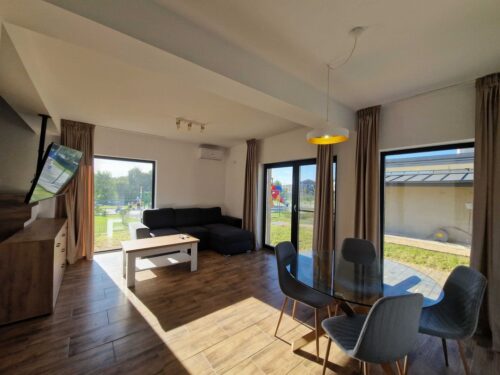 Inchiriere case Otopeni – Crosspoint Imobiliare- Chic villa located near the lake and park | Tunari - crosspoint-imobiliare.ro