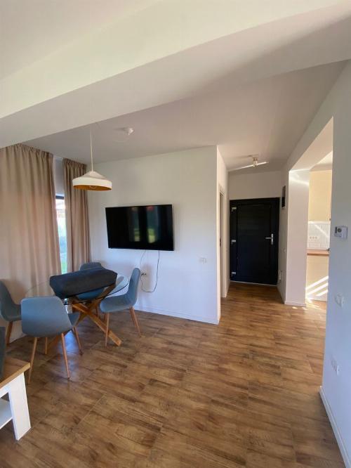 Chic villa located near the lake and park | Tunari 3