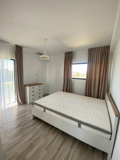 Chic villa located near the lake and park | Tunari 8