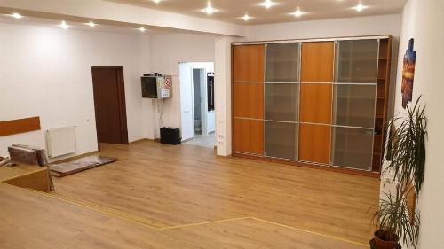 2 rooms Unirii – Street Metropolis, own central office, silence 5