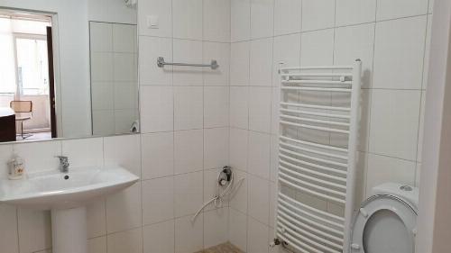 2 rooms Unirii – Street Metropolis, own central office, silence 10