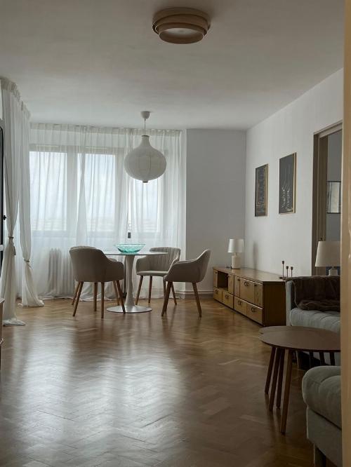 Prima închiriere / 3 camere 8