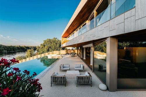 The dream villa in Snagov – where luxury meets nature 15