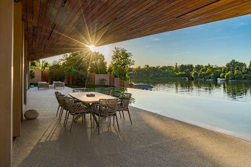 The dream villa in Snagov – where luxury meets nature 16