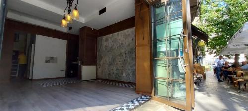 Ateneu Roman, spatiu ideal cafenea. Terasa 30 mp. 3