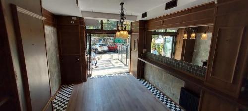 Ateneu Roman, spatiu ideal cafenea. Terasa 30 mp. 4