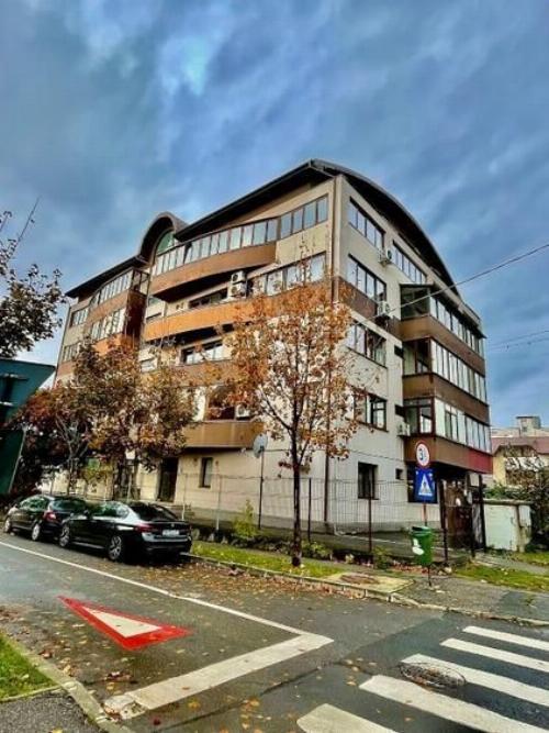 Apartament 3 camere tip penthouse | 175 mp utili | 4 locuri parcare | Străulești 1
