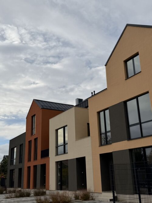 Vanzare case Bacau – Crosspoint Imobiliare- Vilă premium P+1+M,  156 mp utili, curte proprie2 locuri de parcare - crosspoint-imobiliare.ro