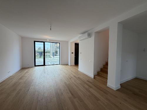 Vilă premium P+1+M,  156 mp utili, curte proprie2 locuri de parcare 4