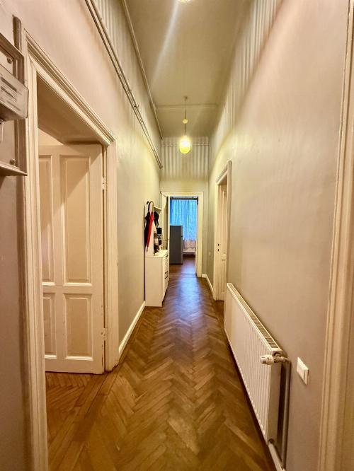 Apartament cu farmec interbelic / Calea Victoriei/  loc de parcare 12