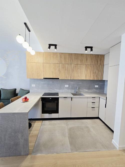 Prima inchiriere / Studio dublu Up-site 6