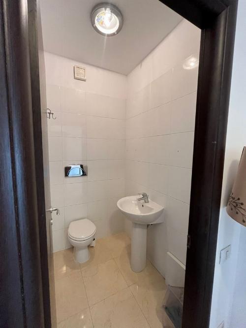 Spacious 2-room apartment, located on Aleea Privighetorilor 12