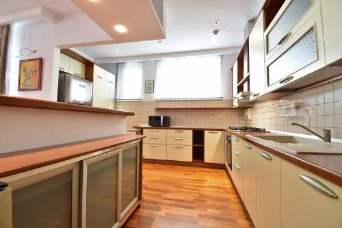 4 Camere – Herastrau – Aron Cotrus – 2 Parcari 13