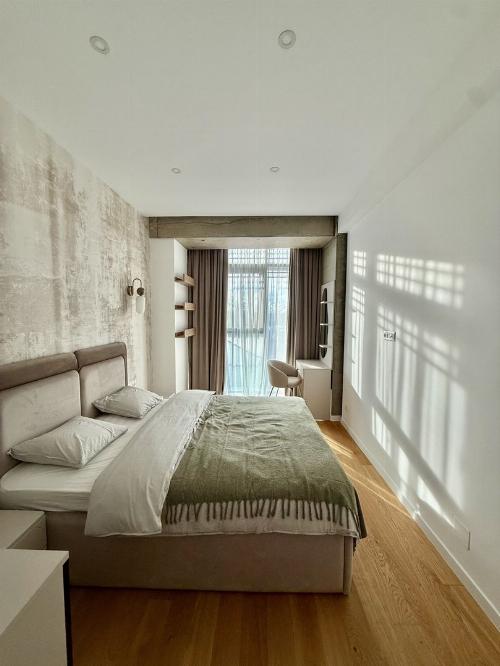 Up-Site / First Rental / Parking + Storage Included 16