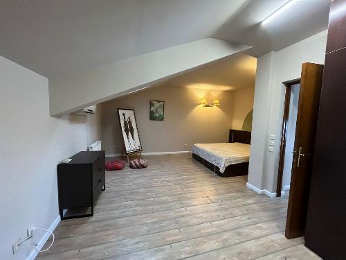 4-room house with generous courtyard, in Azur 14