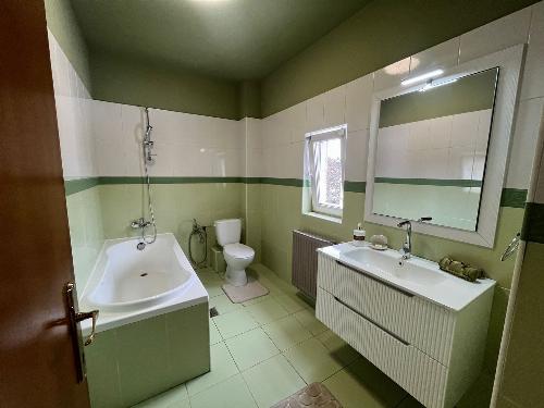 4-room house with generous courtyard, in Azur 18