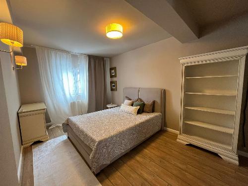 4-room house with generous courtyard, in Azur 8