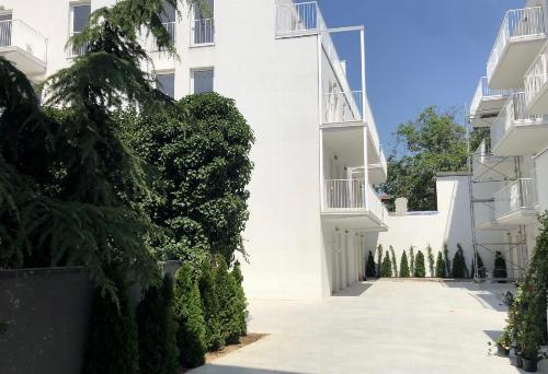 Închiriere Apartament 3+ Camere – Complex Nou, Zona Centrală 2