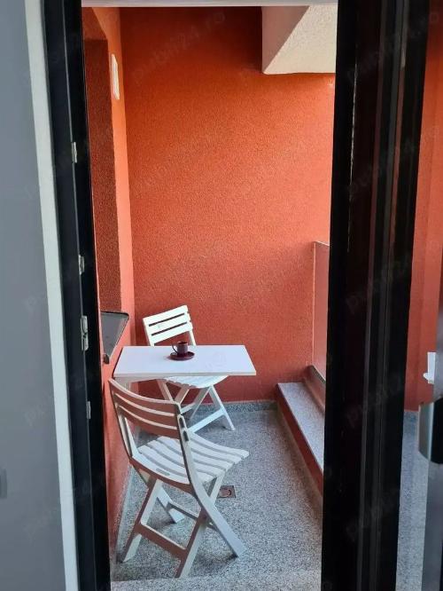 Închiriez Studio ROND OMV  PlPERA . 10
