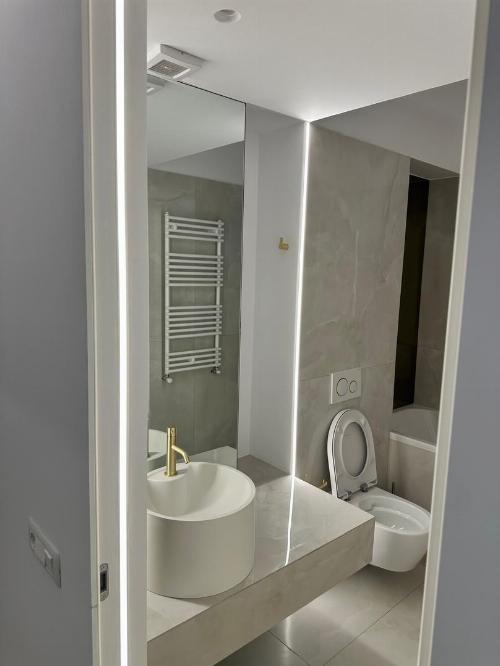 Închiriez apartament 2 camere | Complex Cortina North 5