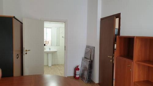 2 rooms Unirii – Street Metropolis, own central office, silence 6