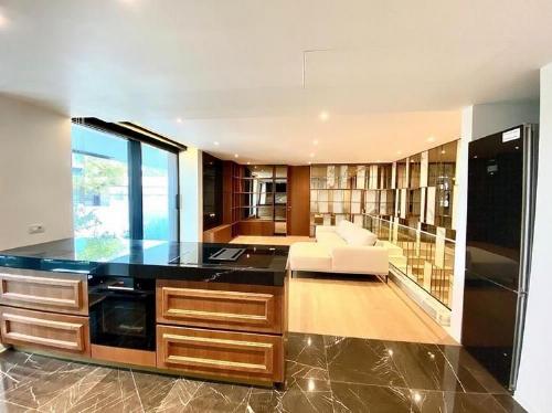 De vanzare 4 camere de tip duplex situat in One Cherles de Gaulle 8