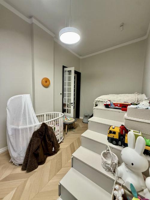 Apartament interbelic complet renovat / Tavane înalte / Parcare 10