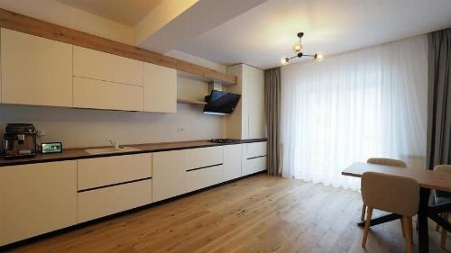 4-room apartment, 180 sqm, Herastrau Park, 2 parking lots 4