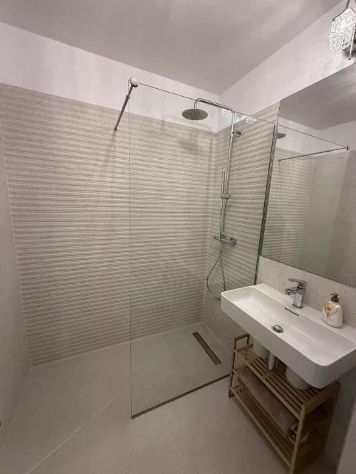 Up-site, 18th floor / Underground parking 4