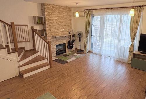 Modern, pet-friendly villa for rent | Generous terrace | 2 parking spaces | 2