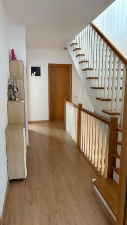 Modern, pet-friendly villa for rent | Generous terrace | 2 parking spaces | 11