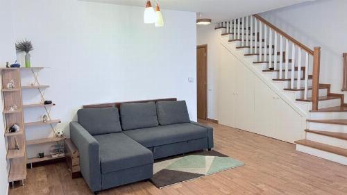 Modern, pet-friendly villa for rent | Generous terrace | 2 parking spaces | 14