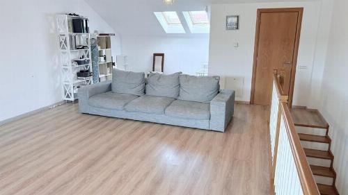 Modern, pet-friendly villa for rent | Generous terrace | 2 parking spaces | 8