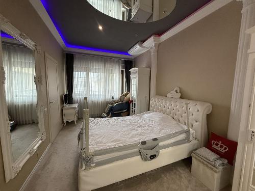 4 spacious rooms, two terraces, direct access to Herastrau Park 11