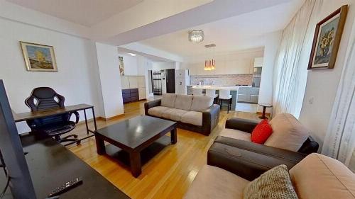 3 room apartment | 2 parking lots | Shop | Iancu Nicolae – near the forest 1