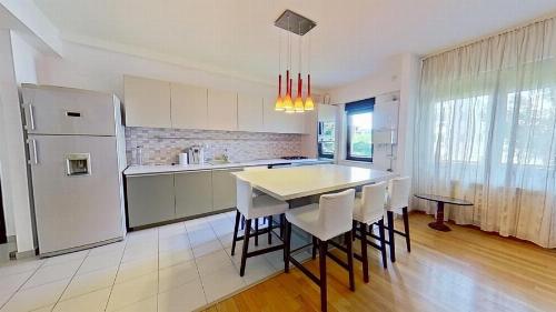 3 room apartment | 2 parking lots | Shop | Iancu Nicolae – near the forest 2