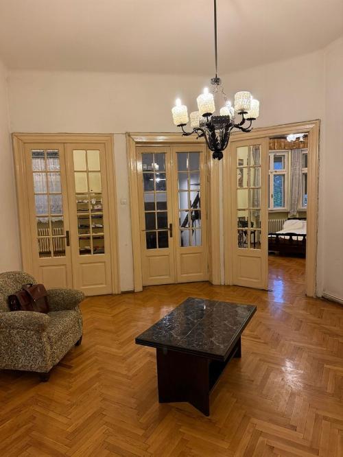 Residence in an interwar villa | Heritage Architecture | 4 rooms 4