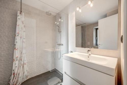 Bloc boutique / complet mobilat și utilat / parcare 9