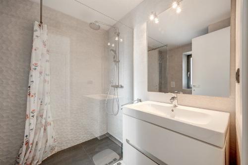 Boutique block / fully furnished and equipped 10