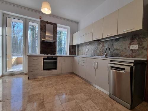 Apartament 4/5 camere exclusivist, cu garaj, în Pădurea Băneasa 5